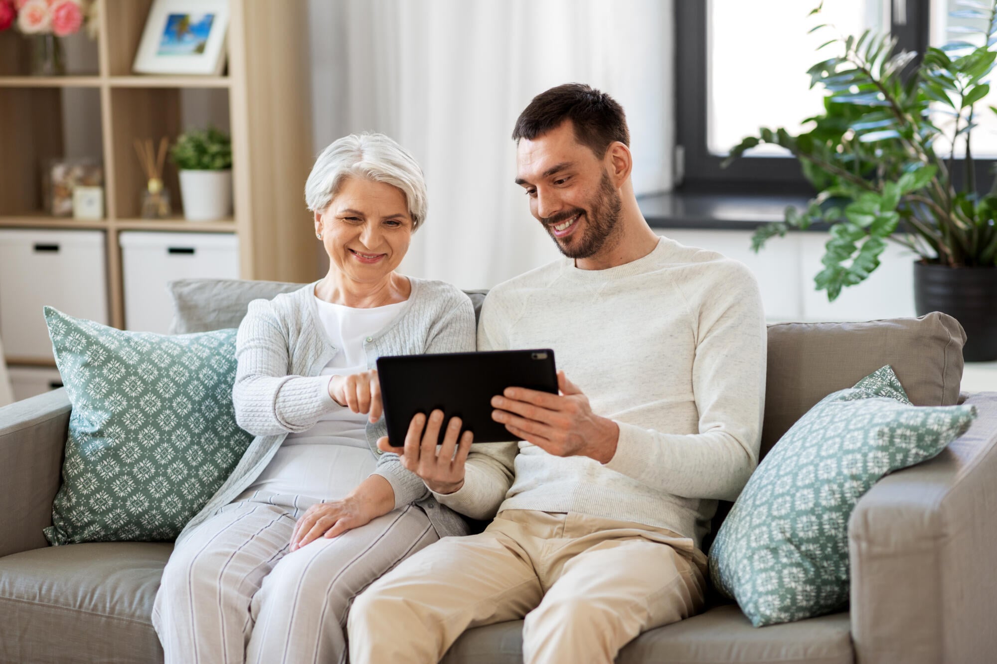 Why Digital Memory Albums Matter for Seniors